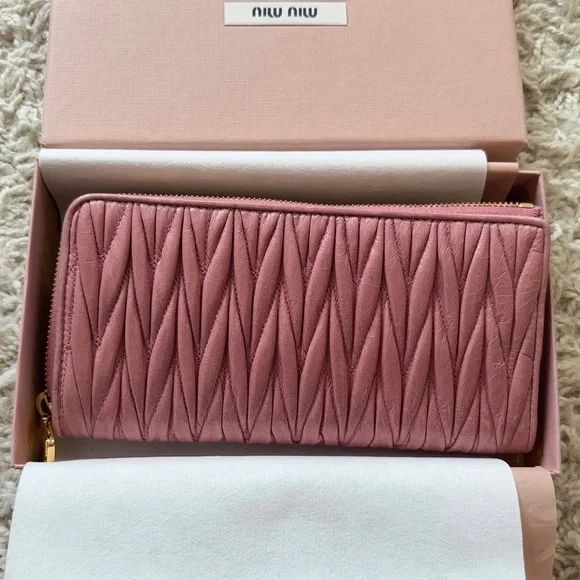 Miu Miu 100% authentic Rose Quilted Wallet